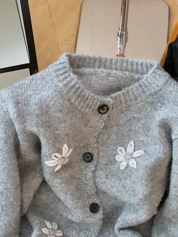3D Embroidery Knit Cardigan