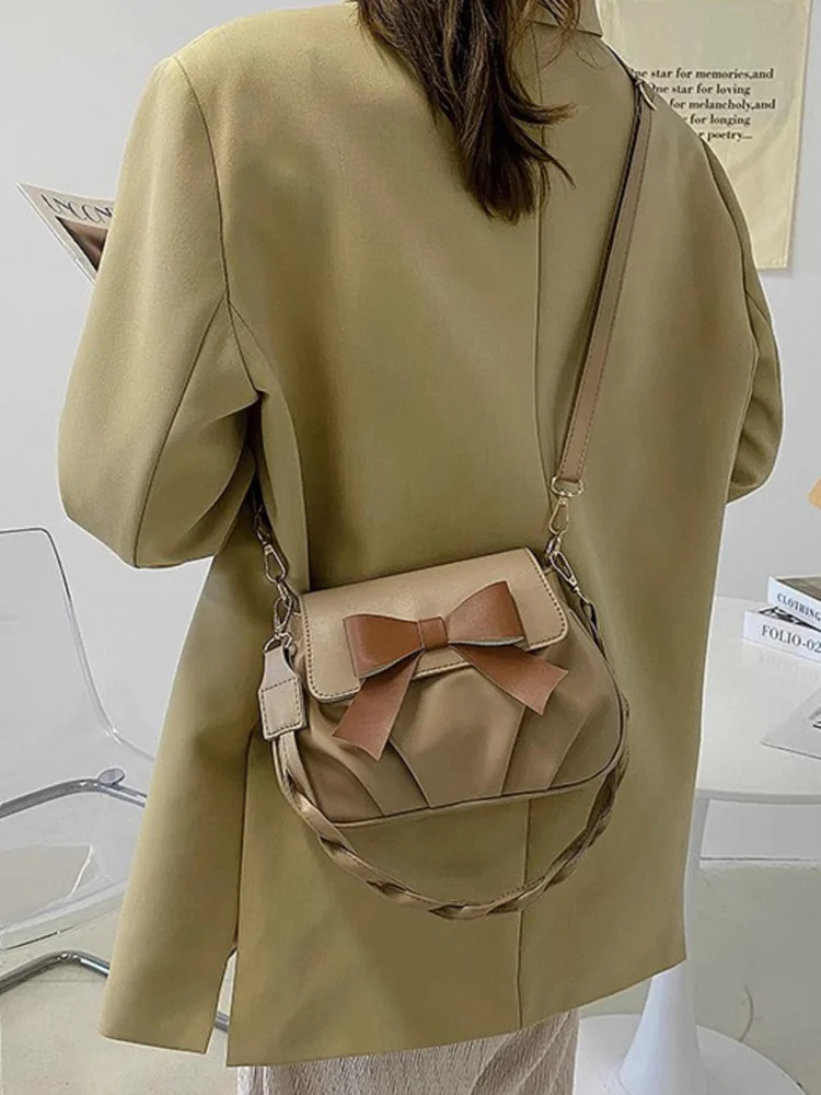 Solid Box Crossbody Bag 230 Solid Box Crossbody Bag