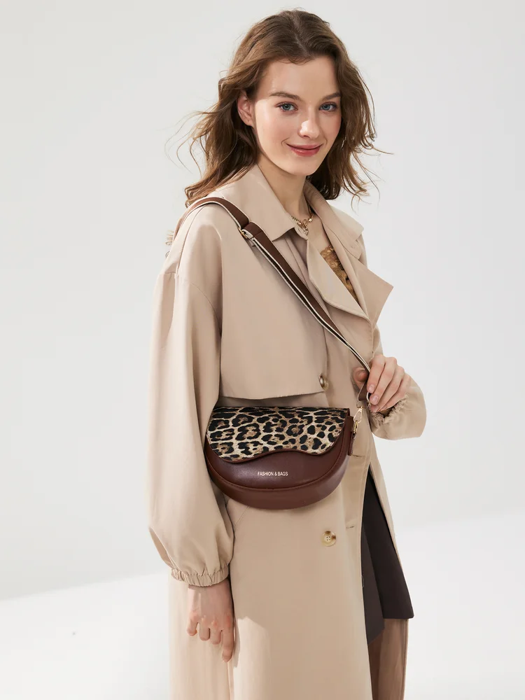 Solid Box Crossbody Bag 215 Solid Box Crossbody Bag