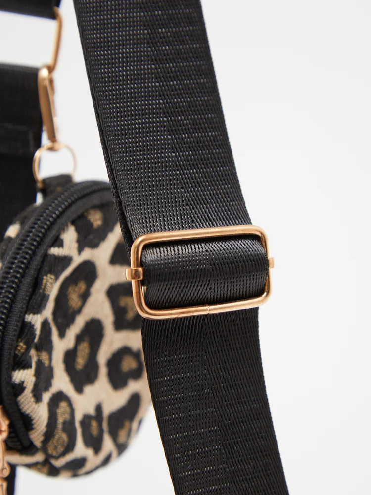 Solid Box Crossbody Bag 21 Solid Box Crossbody Bag