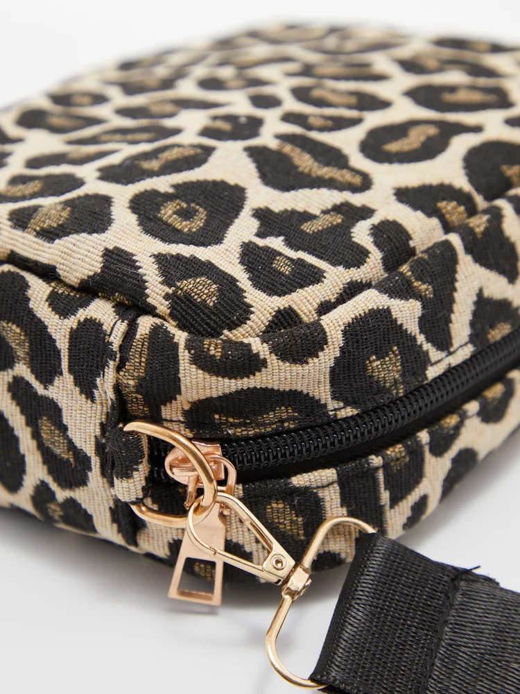 Solid Box Crossbody Bag 22 Solid Box Crossbody Bag